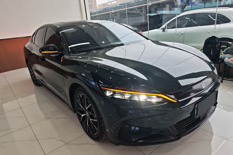 比亚迪 汉 2022款 EV 610KM四驱千山翠限量版车身外观3