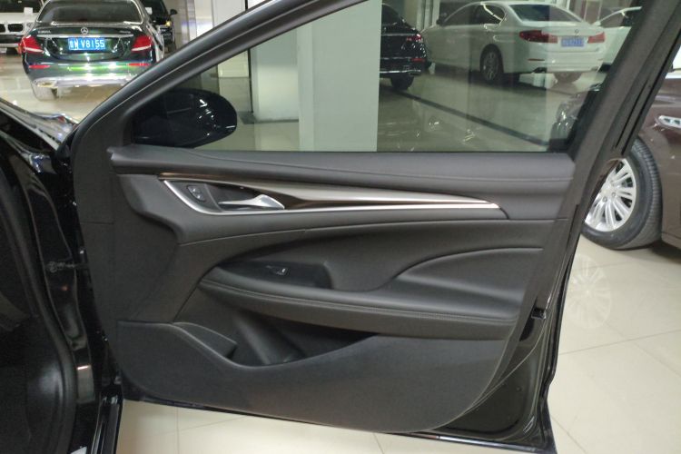 别克 君越 2018款 20T 精英型中控内饰42