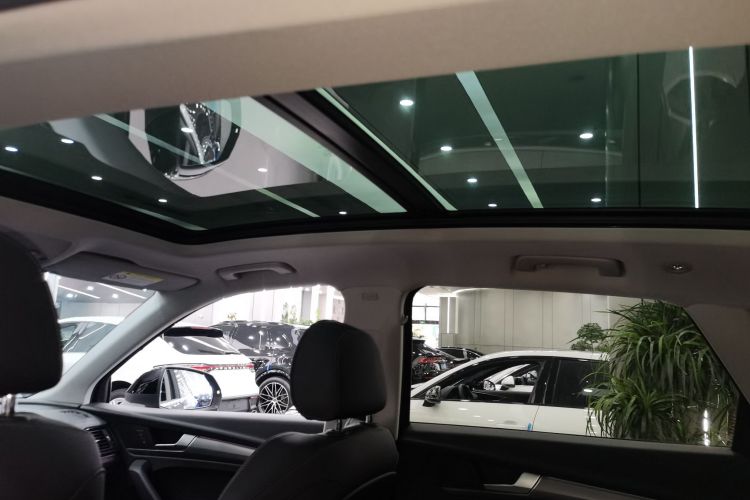 奥迪Q5L 2022款 40T 豪华动感型中控内饰22