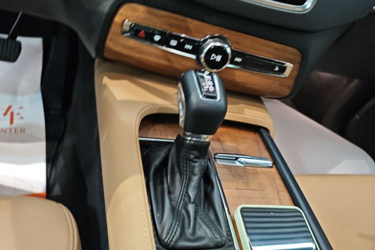 沃尔沃XC90 2018款 T6 智逸版 7座中控内饰18