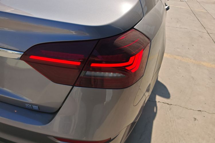 吉利汽车 帝豪 2021款 UP 1.5L 手动豪华型车身外观6006