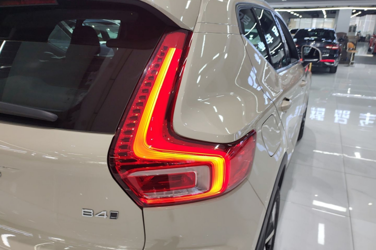 沃尔沃XC40 2024款 B4 四驱智远豪华版车身外观6006