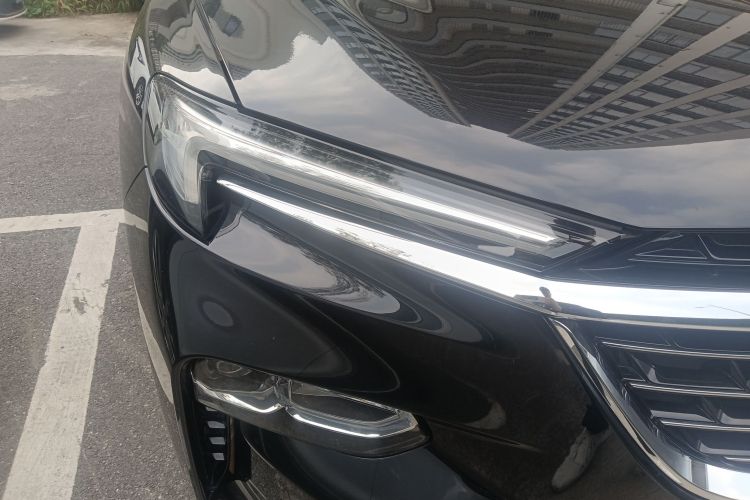 别克 昂科旗 2022款 652T 四驱尊享旗舰型 7座车身外观8