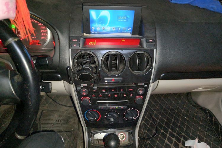 马自达6 2011款 2.0L 自动时尚型中控内饰16