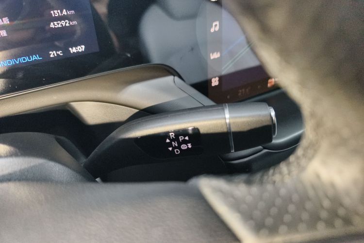 小鹏P7 2023款 P7i 610 Max 性能版中控内饰18