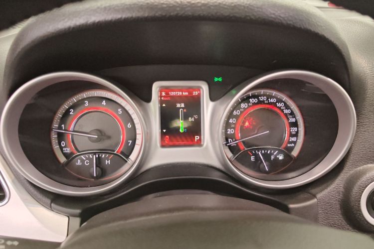 道奇 酷威  2.4L 两驱旅行版中控内饰14