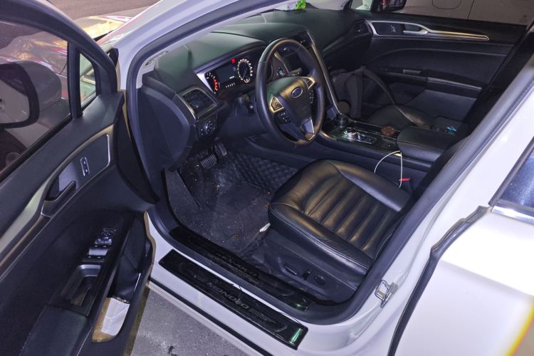 福特 蒙迪欧 2017款 EcoBoost 180 时尚型中控内饰20