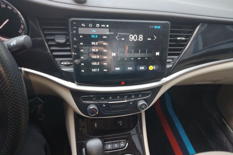 别克 威朗 2015款 三厢 15S 自动领先型中控内饰16