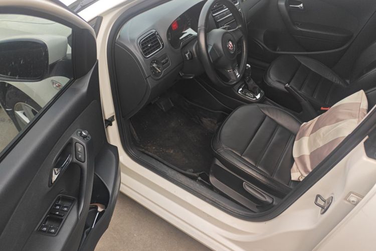 大众 Polo 2011款 1.6L 自动致酷版中控内饰7003