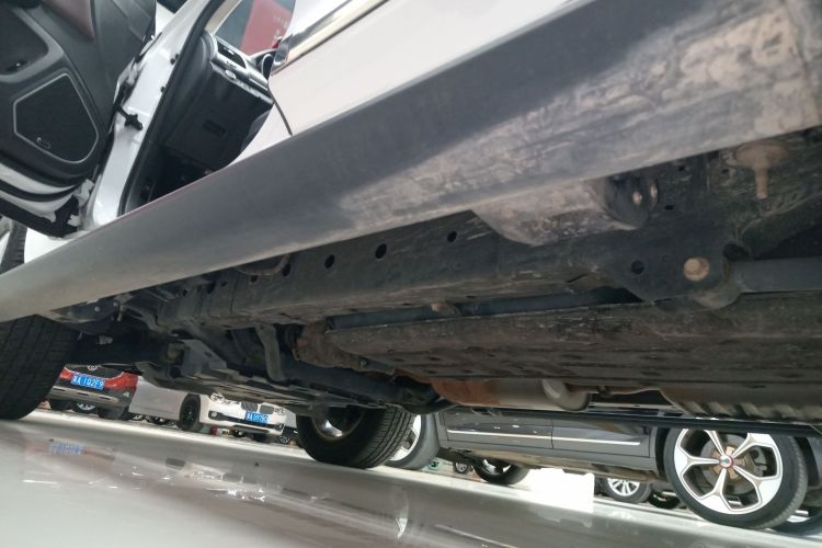 哈弗H9 2017款 2.0T 汽油四驱尊享型 5座局部细节9002