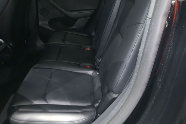 特斯拉 Model Y 2022款 改款 后轮驱动版中控内饰7004