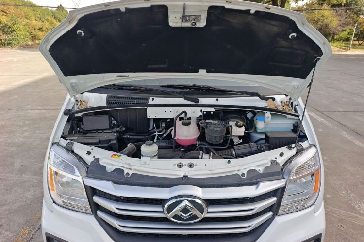 上汽大通MAXUS 新途V80 2024款 傲运通超值版 6MT 短轴超低顶127Ps 5/6座局部细节24