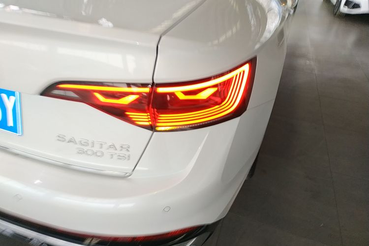 大众 速腾 2025款 300TSI DSG卓越版车身外观9