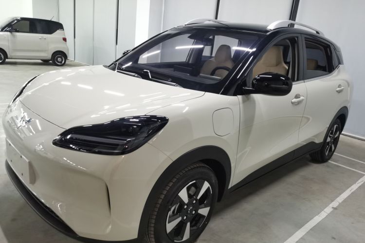 五菱汽车 五菱缤果PLUS 2024款 330km 五座版车身外观4