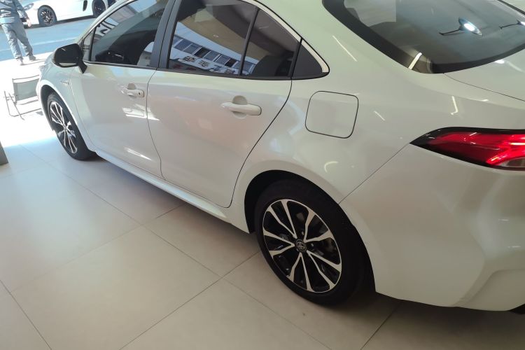 丰田 雷凌 2021款 双擎 1.8H E-CVT运动版车身外观6003