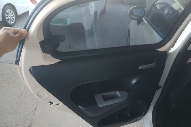 欧拉黑猫 2022款 301km 基础型 三元锂中控内饰49