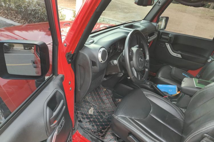 Jeep 牧马人 2017款 3.0L Sahara 四门舒享版中控内饰20