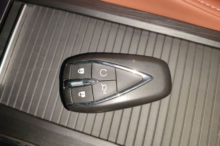 长安CS75 PLUS 2024款 第三代 冠军版 2.0T 智驾劲擎型中控内饰7001