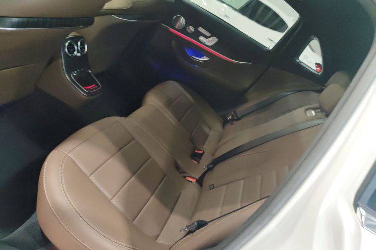 奔驰E级 2023款 E 300 L 运动豪华型中控内饰21