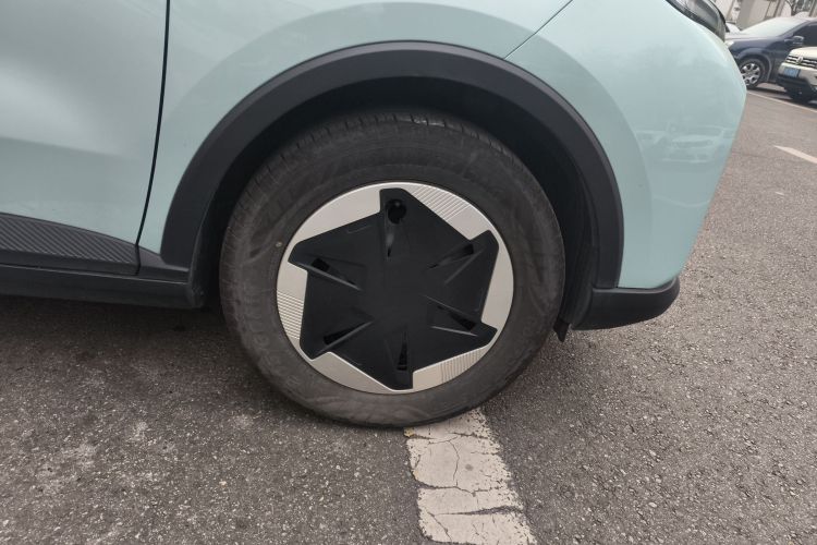 吉利几何E萤火虫 2024款 301km 星光车身外观10