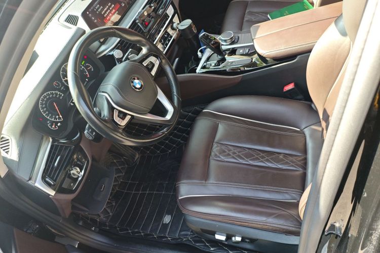 宝马5系 2019款 改款 530Li 尊享型 豪华套装中控内饰19