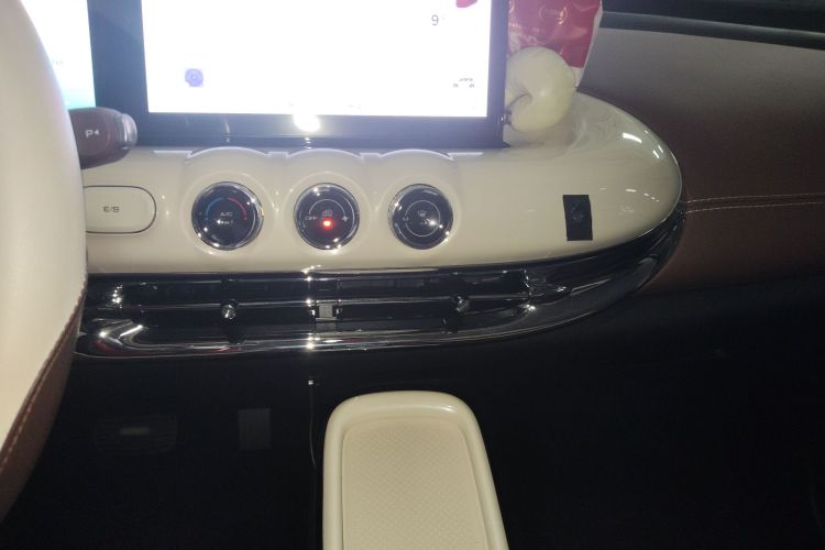 五菱汽车 五菱缤果 2025款 333km 灵犀互联款中控内饰16