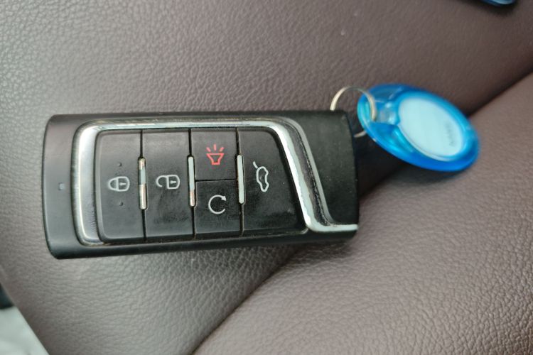 广汽传祺 传祺M6 2019款 270T 自动豪华版（七座）国V中控内饰11