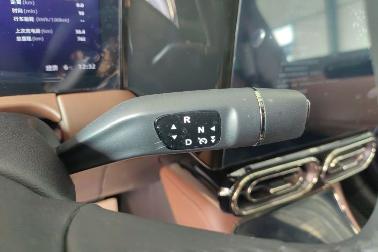 零跑汽车 零跑C01 2023款 630四驱性能版中控内饰18