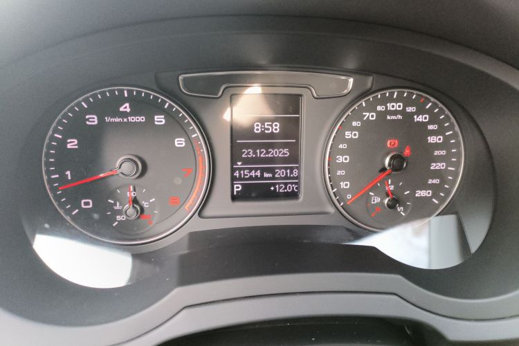 奥迪Q3 2018款 30周年年型 35 TFSI 时尚型中控内饰15