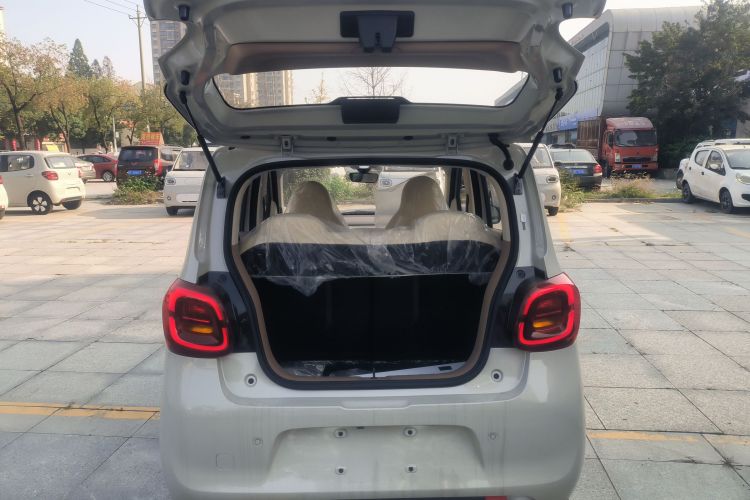 五菱汽车 宏光MINIEV 2025款 四门版 进阶款机舱底盘23