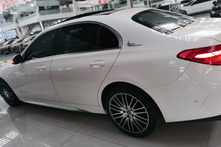 奔驰C级 2024款 改款二 C 260 L 运动版车身外观4