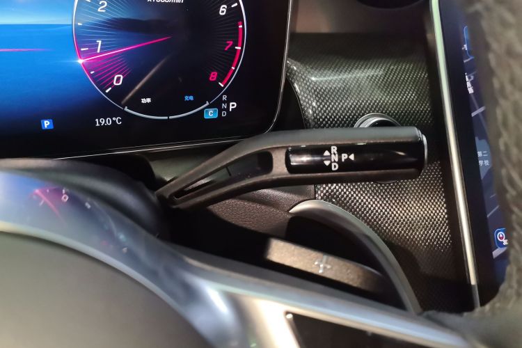 奔驰GLC 2023款 GLC 260 L 4MATIC 动感型 7座中控内饰18