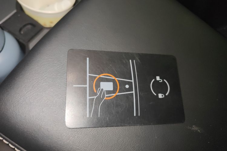 特斯拉 Model Y 2022款 后轮驱动版中控内饰11