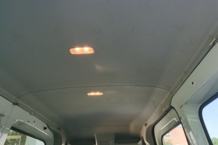 上汽大通MAXUS 新途V90 2019款 2.0T自动智多星后驱单胎长轴高顶7座局部细节22