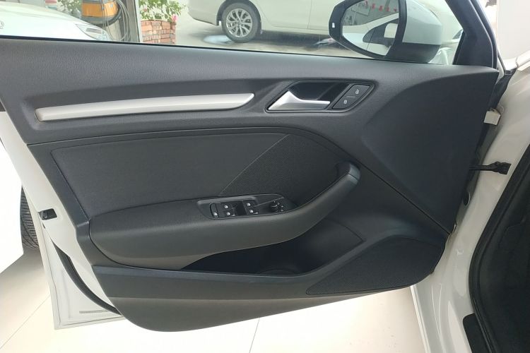奥迪A3 2018款 30周年年型 Sportback 35 TFSI 进取型中控内饰7004