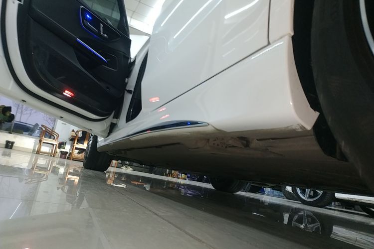 奔驰C级 2023款 C 260 L 运动版局部细节9002