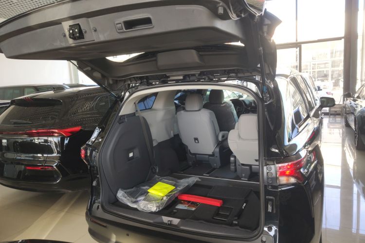 丰田 赛那SIENNA 2026款 2.5L 双擎两驱舒适版机舱底盘23