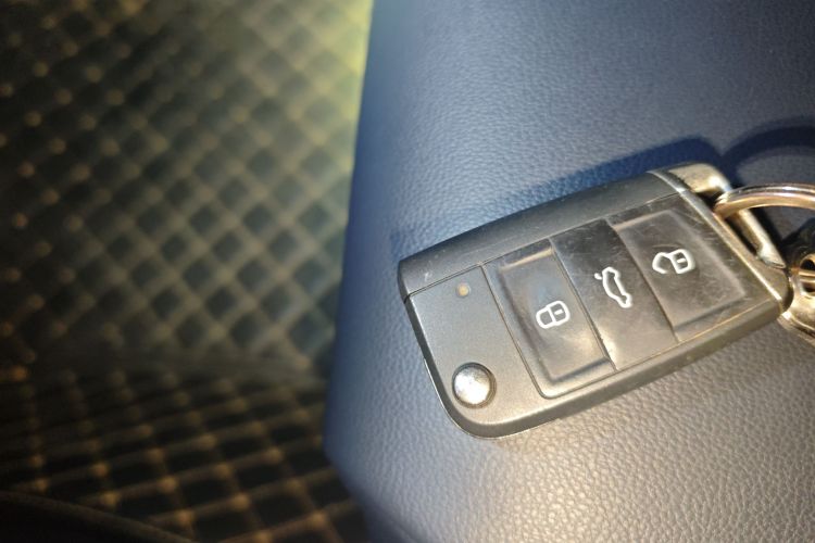 大众 途岳 2023款 300TSI 两驱皎月版中控内饰7001