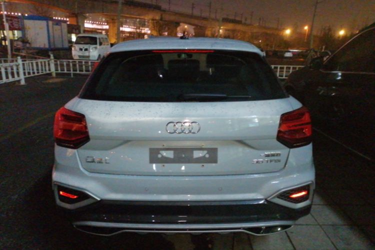 奥迪Q2L 2022款 35 TFSI 进取致雅型车身外观6