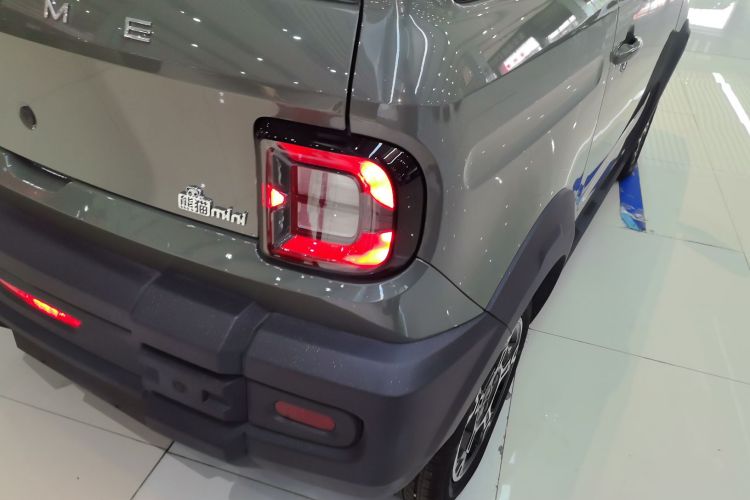 吉利银河 2025款 210km 熊猫骑士车身外观9