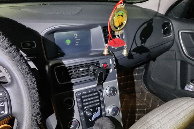 沃尔沃S60 2017款 S60L T3 智进版中控内饰16