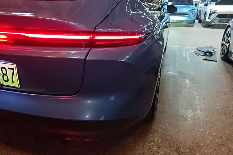 蔚来ET5 2022款 75kWh车身外观9