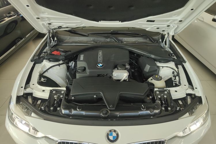 宝马3系 2015款 320Li 超悦版豪华设计套装机舱底盘24