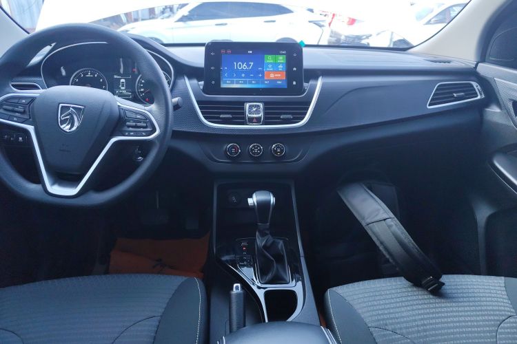 宝骏730 2021款 1.5T CVT时尚型 7座中控内饰16