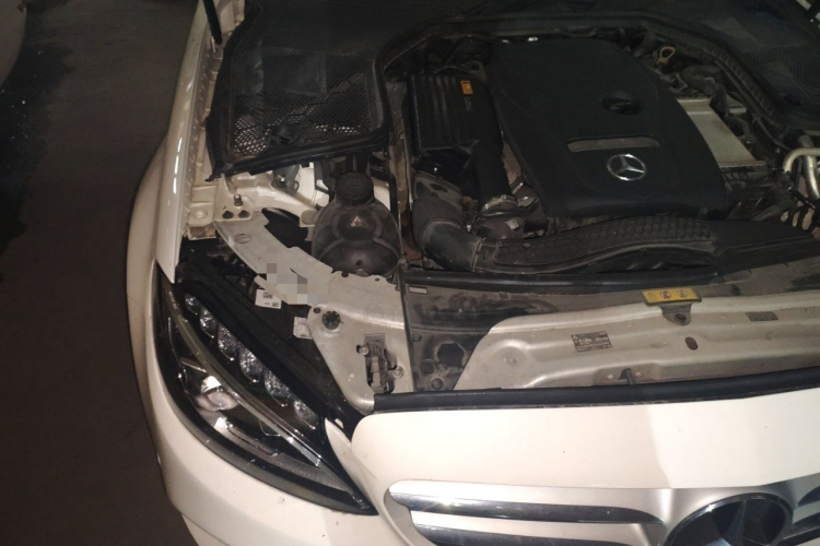 奔驰C级 2018款 C 200 L 运动版局部细节9006