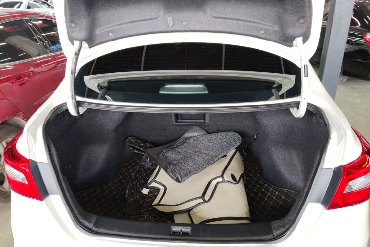 日产 轩逸 2022款 经典 1.6XL CVT豪华版机舱底盘23