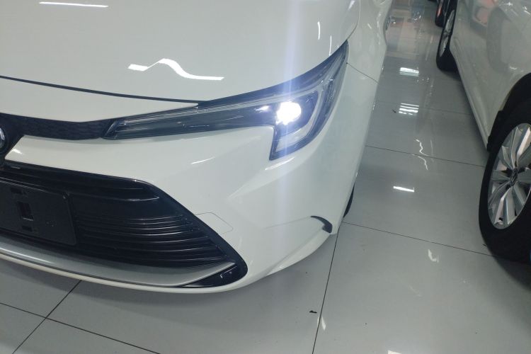 丰田 雷凌 2023款 智能电混双擎 1.8L 豪华版局部细节36