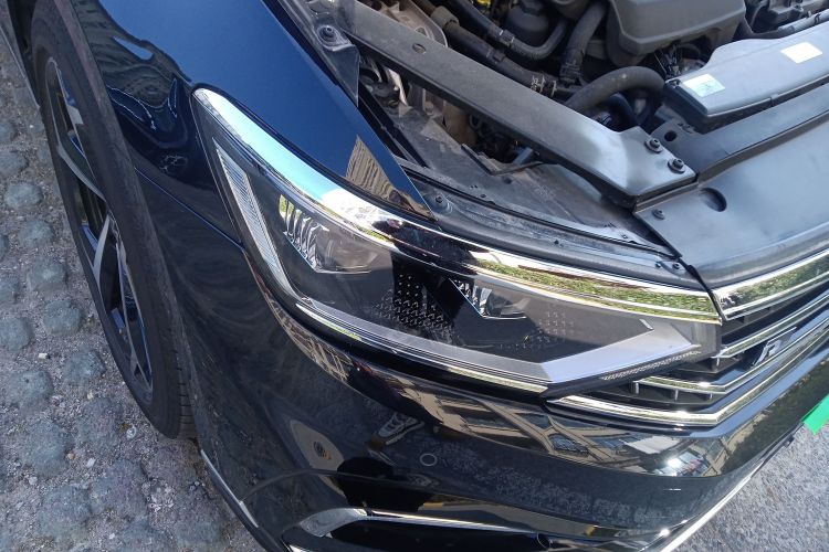 大众 迈腾 2023款 200万辆纪念版 330TSI DSG豪华型车身外观8