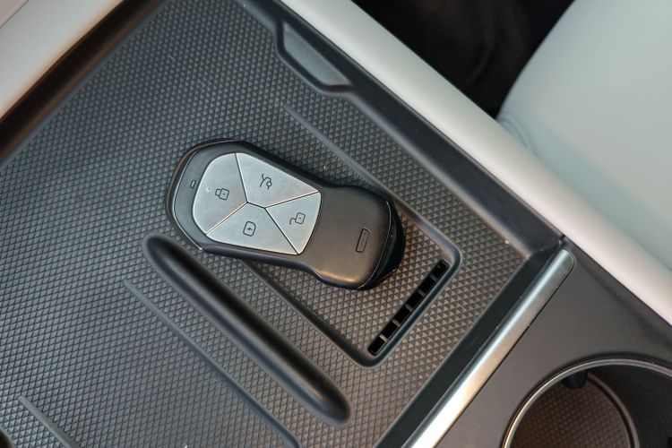 小鹏G6 2023款 700 四驱性能 Max中控内饰7001