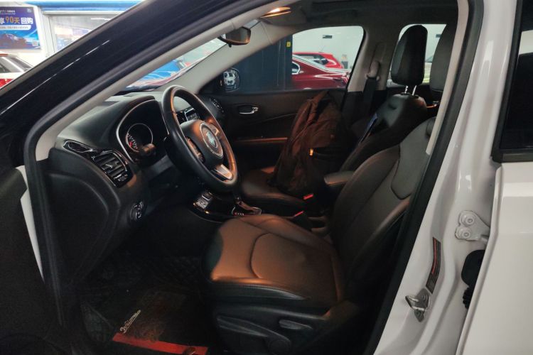 Jeep 指南者 2020款 220T 自动精英版局部细节19